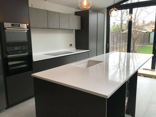 White quartz kitchen worktop - quartz,