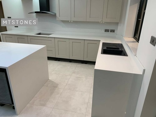 White quartz kitchen - ,